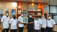 DPP LBH KIS Serahkan SK Dewan Pembina Kepada Prof. Dr.dr. Asep Sukohar, M.Kes, Sp, KKLP Guru Besar