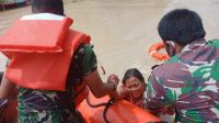 Tim Reaksi Cepat Lanud Suryadarma Bantu Korban Banjir Subang