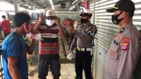 Polda Banten Bagikan Ribuan Masker dan Beri Himbauan Prokes di Pasar Ciruas