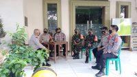 Dirnarkoba dan Dirtahti Polda Banten Kunjungi Posko PPKM di Desa Gelam Jaya