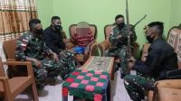 Eks Pejuang Timor Timur Serahkan 2 Pucuk Senpi Kepada Satgas Yonif RK 744