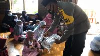 Polda Banten Bagikan Ratusan Masker dan Hand sanitizer di Pesantren Tahfidz Qur’an Daarul Hamiid