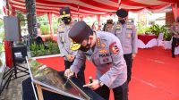 Kunjungan Kerja ke Palembang, Kapolri Resmikan Kampung Tangguh dan Aplikasi Polisi Dulur Kito
