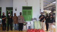 Tim Warung Jumat Polda Banten Salurkan Paket Sembako Kepada ke Ponpes Raudatul Ulum