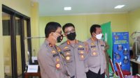 WAKAPOLDA BANTEN TINJAU PELAKSANAAN VAKSINASI DI KELURAHAN SERANG DAN PUSKESMAS TAKTAKAN.