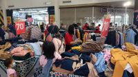 TINJAU MALL, KABID HUMAS POLDA BANTEN AJAK MASYARAKAT PATUHI PROTOKOL KESEHATAN.