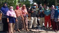 PANGULU BANDAR TINGGI DAN MASYARAKAT GIAT MARHAROAN BOLON DI JALAN KABUPATEN