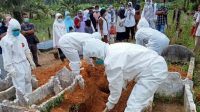 DIDUGA TERPAPAR COVID-19, WARGA BANDAR TINGGI DI KEBUMIKAN SESUAI PROKES.