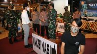 Panglima TNI dan Kapolri Tinjau Serbuan Vaksinasi di Solo.