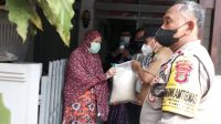 Bersama Kel Cibodas Baru, Polsek Jatiuwung Polrestro Tangerang Kota Salurkan Paket Sembako dan Obat-obatan ke Warga Rw 13.