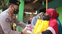 KAPOLDA BANTEN MELALUI WARUNG JUMAT SALURKAN BANSOS SEMBAKO BAGI WARGA TERDAMPAK PPKM.