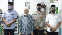 HARI PERTAMA DINAS , AKBP SHINTO SILITONGA  KABID HUMAS POLDA BANTEN SOWAN KE SESEPUH KH. ABUYA MUHTADI.