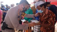 Polda Riau Gelar Vaksinasi Untuk Warga Pedalaman Suku Talang Mamak di Inhu