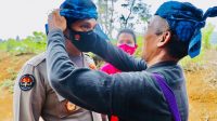 Eksplore Kampung Baduy di Cikeusik, Kabidhumas Polda Banten Memohon Doa Kepada Tetua Adat Baduy
