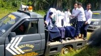 Sukseskan Program Vaksinasi ke Pelosok Desa, Kapolsek Ranto Peureulak Antar Jemput Warga.