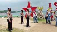 Dihari Libur, Ditpamobvit Polda Banten Hadir Patroli dan Mengamankan Pengunjung Wisata Pantai