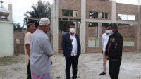 Singgah di Masjid Wahyu Tigarunggu, Bupati Simalungun Sampaikan Bantuan 100 Zak Semen.