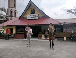 Kasat Sabhara Polres Simalungun Pimpin Patroli Berkuda Pam Obvit di Kota Parapat