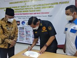 Sekretaris Satgas Saber Pungli Berikan Penghargaan kepada PPWI Kabupaten Bogor