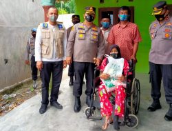 Kapolres Batu Bara Bersama KSJ Beri Bantuan Kursi Roda Kepada Bu Tugini.