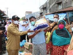 Tinjau Korban Banjir dan Berikan bantuan, Wakil Bupati : Tetap waspada dan selalu hati-hati.