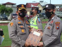 Kapolres Batu Bara Berikan Reward Personil Yang Berprestasi.