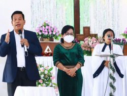 Bupati Simalungun dan Istri melaksanakan ibadah Raya di Gereja HKBP Sarimatondang.