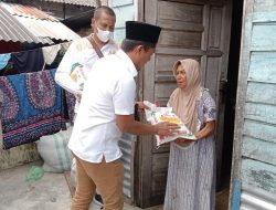 Kadin Batu Bara Berbagi Menyalurkan Bansos di Desa Mesjid Lama.