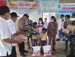 DUA ANAK PENDERITA CACAT BAWAAN LAHIR DAPAT TALI ASIH DARI KAPOLSEK RAYA KAHEAN POLRES SIMALUNGUN.