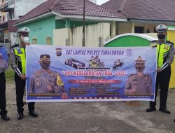 SATLANTAS POLRES SIMALUNGUN LAKUKAN HIMBAUAN KESELAMATAN DALAM BERLALULINTS DAN PATUH PROKES KEPADA PENGGUNA JALAN.