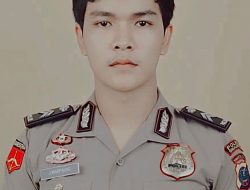 Sosok Briptu Josua Yang Berani Memberi Tindakan Tegas Dan Terukur Kepada Seorang Pria Yang Ancam Petugas Pakai Sajam.