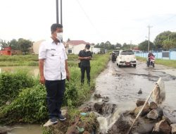 Bupati Simalungun Tinjau Kerusakan Jalan Penghubung Siantar-Saribudolok.