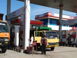 POLRES SIMALUNGUN SAMPAIKAN HIMBAUAN KEPADA PEMILIK SPBU UNTUK PASANG SPANDUK ATURAN PENGGUNAAN BBM BERSUBSIDI.