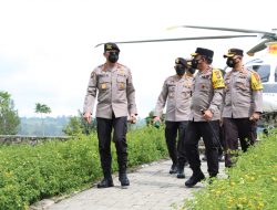 KAPOLRES SIMALUNGUN DAMPINGI KAKORSABHARA BAHARKAM POLRI DAN KAPOLDASU CEK POS YAN KOTA PARAPAT.