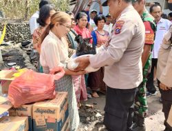 POLRES SIMALUNGUN MELALUI POLSEK SERIBU DOLOK SALURKAN TALI ASIH KEPADA WARGA KORBAN KEBAKARAN DI DUSUN BAGE.