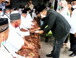Bupati Bersama Wakil Bupati Tepung Tawari Calon Haji Kabupaten Simalungun Tahun 2022.