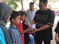 Polres Lombok Barat Berbagi Daging Kurban Kepada Anak Yatim