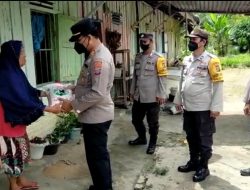 Polsek Perdagangan Bagikan Sembako Kepada Warga Terdampak Penyesuaian Harga BBM