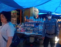 Laksanakan Fungsi Bhabinkamtibmas Aiptu Winson Patroli di Pasar Tradisional