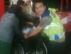Bravo!!! Personil Satlantas Polres Batu Bara Terobos Jalan Macet Bantu Ibu Yang Hendak Melahirkan