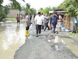 Bupati Batu Bara Kunjungi Warga Terdampak Banjir di Kecamatan Medang Deras