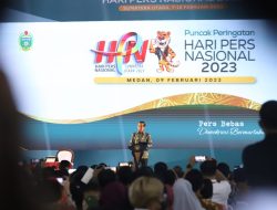 Puncak HPN 2023 Presiden Jokowi Kenakan Kemeja Tenun Songket Khas Batu Bara