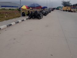 Lapor Pak Dirut Holding !!! PT. Kinra Terkesan Tutup Mata, Trotoar Dan Jalan Diduga Beralih Fungsi Menjadi Parkir Liar