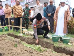 Kapolres Simalungun Letakkan Batu Pertama Pembangunan Musholla Polsek Tanah Jawa