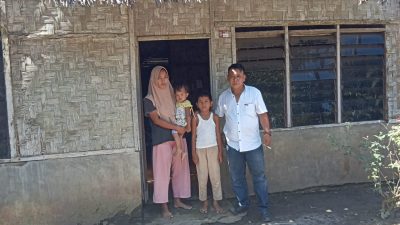 Pangulu Bersama Masyarakat Nagori Partimbalan Lakukan Bedah Rumah Warga Yang Nyaris Tumbang