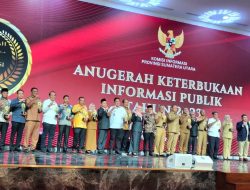 Pemkab Simalungun Terima Anugerah Keterbukaan Informasi Publik