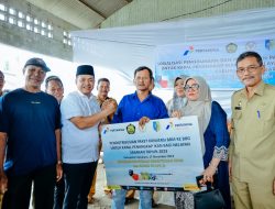 Bupati Batu Bara Bersama DPRD Bagikan Paket Konversi BBM ke BBG Untuk Nelayan