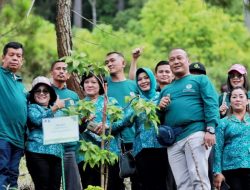 Bupati Simalungun Bersama Pj Gubsu Tanam Bibit Pohoh di Kelurahan Sipolha Horison