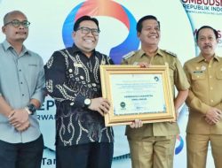 Pemkab Simalungun Terima Piagam Penghargaan Dari Ombudsman