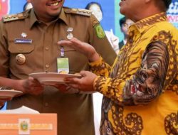 Bupati Simalungun Terima Penghargaan Sebagai Tokoh Penggerak Koperasi Tingkat Sumut